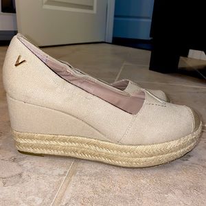 Victor Alfaro wedges